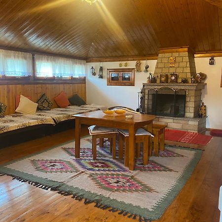 Raisa Guesthouse 12 Берат Екстер'єр фото