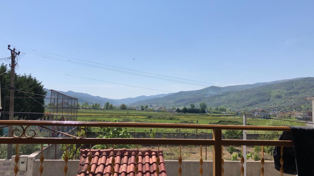 Raisa Guesthouse 12 Берат Екстер'єр фото