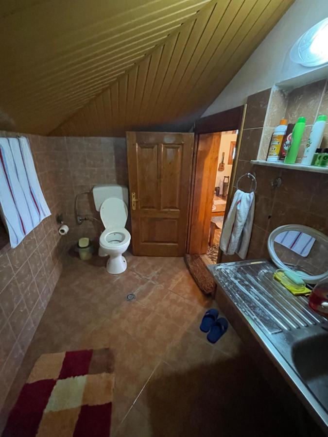 Raisa Guesthouse 12 Берат Екстер'єр фото