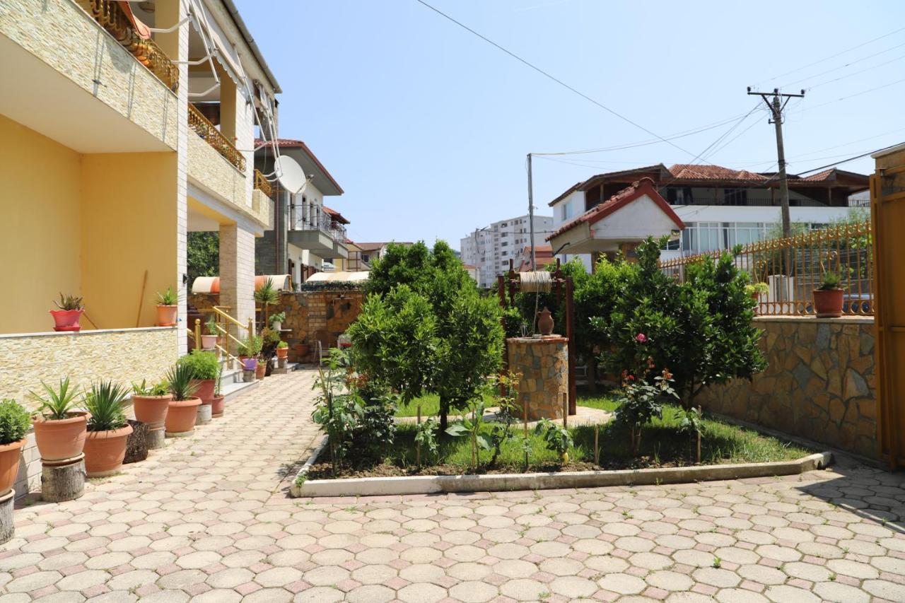 Raisa Guesthouse 12 Берат Екстер'єр фото