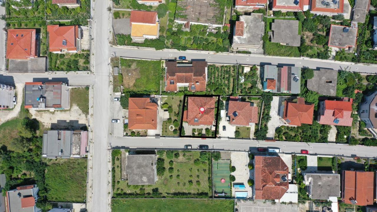 Raisa Guesthouse 12 Берат Екстер'єр фото