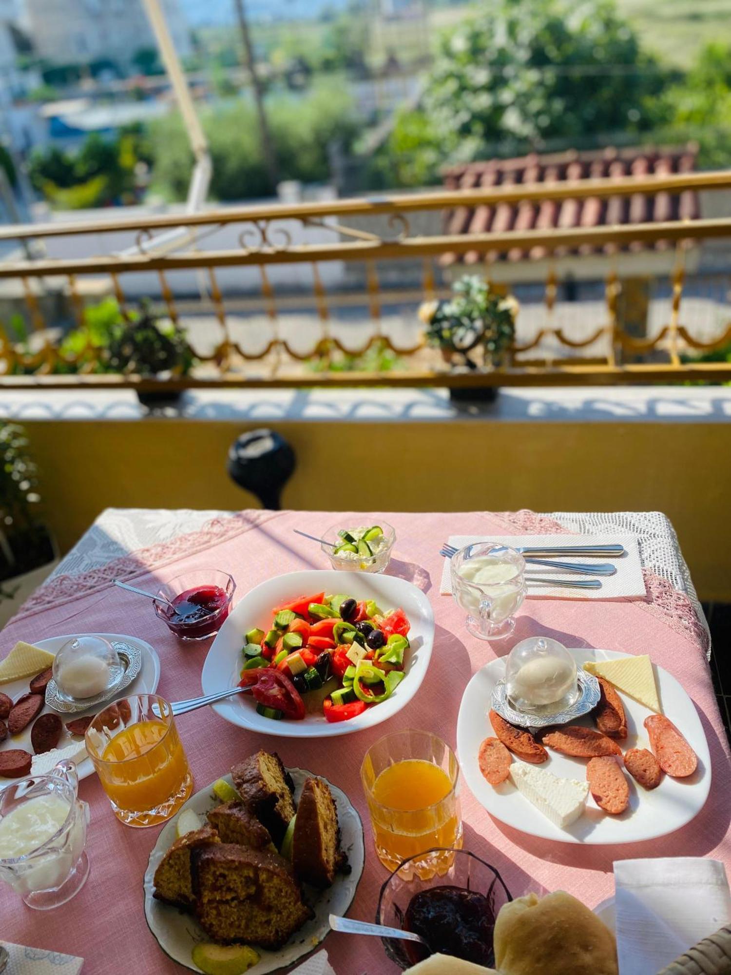 Raisa Guesthouse 12 Берат Екстер'єр фото