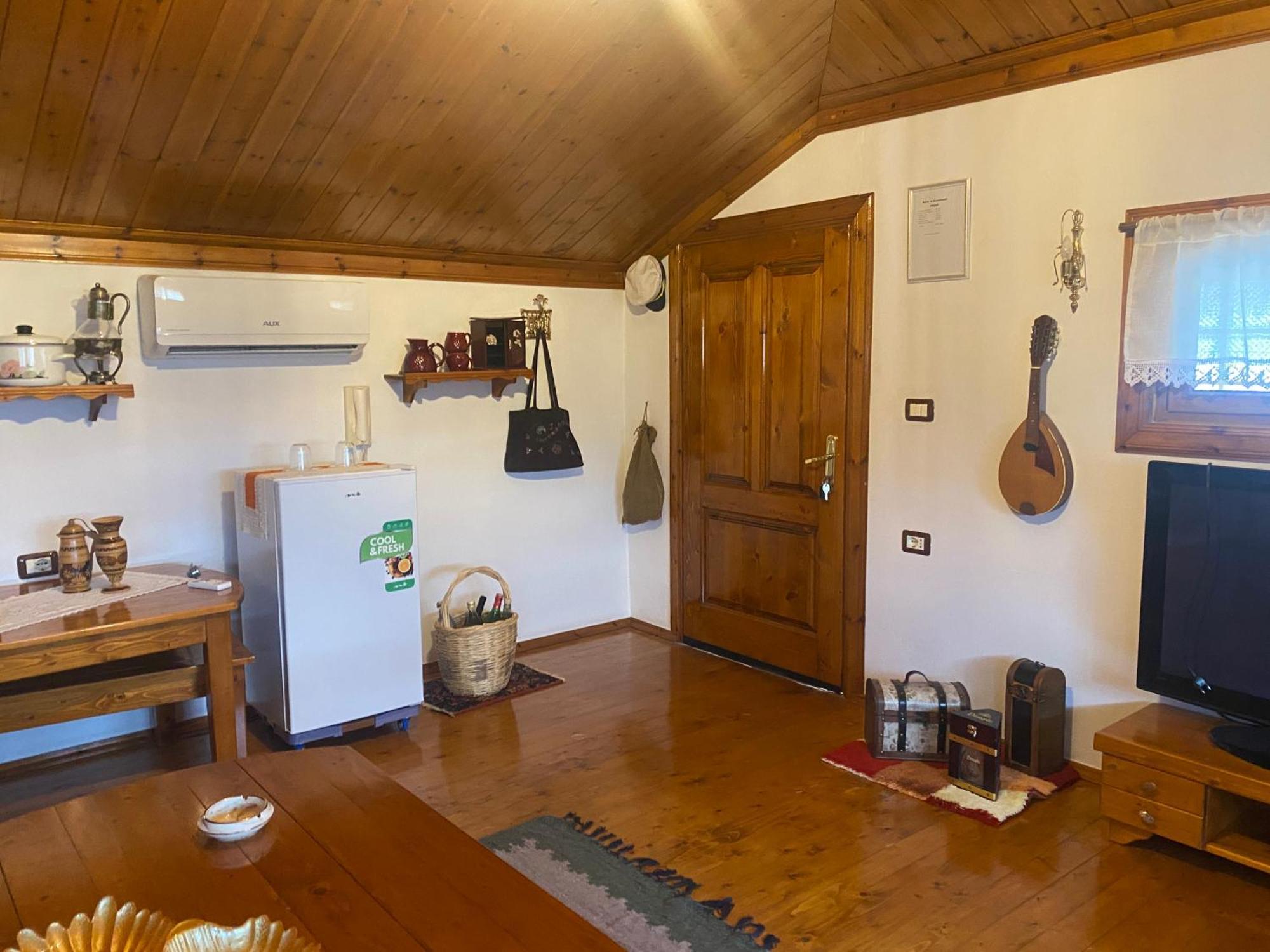 Raisa Guesthouse 12 Берат Екстер'єр фото